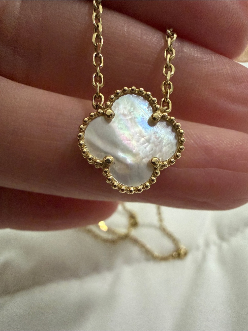 18K Gold Clover Pendant Necklace with Mother-of-Pearl Inlay